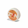 Detalle de arriba hacia abajo de la tapa de la bolsita de nicotina ZYN Peach con marca naranja.